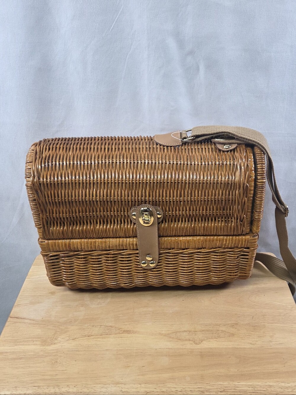 Antique Vintage Wicker Picnic Basket Romantic Wine Holder Glasses Accessories